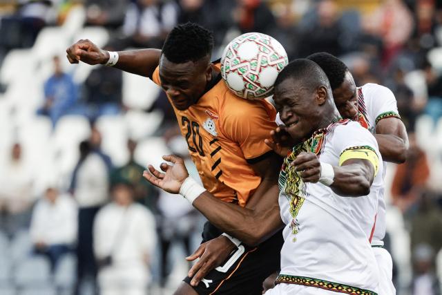 TOPSHOT - Zambia's midfielder #28 David Simukonda (R) fights for the ball with Mali's midfielder #23 Aliou Dieng (2nd R) during the Africa Cup of Nations (AFCON) Group A football match between Mali and Zambia at Mohammed V Stadium in Casablanca, Morocco on December 22, 2025. (Photo by Abdel Majid BZIOUAT / AFP)
