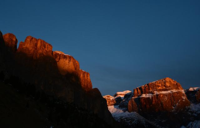 TOPSHOT - A photograph taken on December 22, 2025 shows the Dolomiti's Alps at the sunset from the Pordoi Pass. (Photo by Stefano RELLANDINI / AFP)