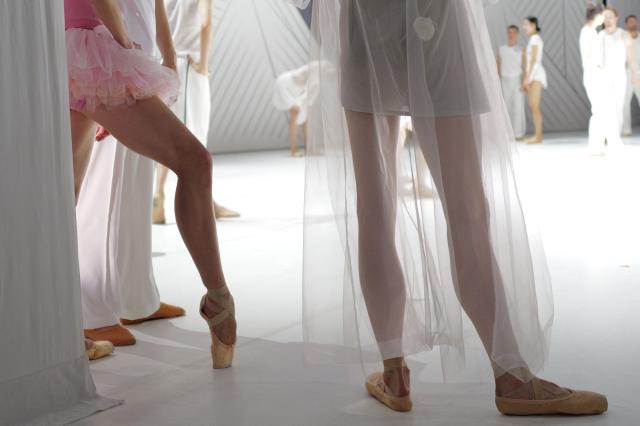 Dancers of the Monte-Carlo ballet take part in the rehearsal of the "Ma Bayadere" ballet show, a creation by French dancer and choreographer Jean-Christophe Maillot, in Monaco on December 22, 2015. The show will take place from December 27, 2025 until January 4, 2026 at the Grimaldi Forum in Monaco. (Photo by Valery HACHE / AFP)