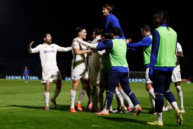 FC Porto's players celebrate their third goal scored by Spanish forward #17 Borja Sainz during the Portuguese League football match between FC Alverca and FC Porto at FC Alverca Sports Complex in Alverca do Ribatejo on December 22, 2025. (Photo by FILIPE AMORIM / AFP)