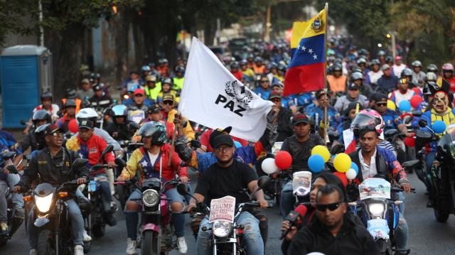 Motorcyclists supporting Venezuelan President Nicolas Maduro take part in a motorcade to protest against the United States in Caracas on December 22, 2025. Dressed as pirates, dozens of motorcyclists rode through Caracas on December 22 to protest the seizure of ships carrying Venezuelan oil by the United States as part of its blockade against sanctioned tankers. (Photo by Pedro MATTEY / AFP)