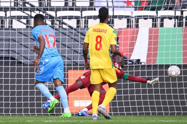 Democratic Republic Of Congo's forward #17 Cedric Bakambu scores a goal that will be canceled during the Africa Cup of Nations (CAN) Group D football match between Democratic Republic of Congo and Benin at Al Medina Stadium in Rabat on December 23, 2025. (Photo by SEBASTIEN BOZON / AFP)