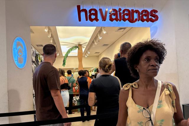 People make a line to get inside a Havaianas store at a mall in the north zone of Rio de Janeiro, Brazil, on December 23, 2025. Havaianas is facing a boycott call from Brazilian politicians following an advertisement considered contrary to right-wing views in the run-up to next year's presidential elections. (Photo by MAURO PIMENTEL / AFP)
