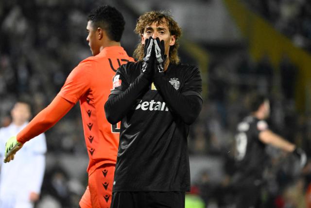 Sporting Lisbon's Portuguese defender #91 Ricardo Mangas reacts to missing a goal opportunity during the Portuguese League football match between Vitoria Guimaraes SC and Sporting CP at Dom Afonso Henriques stadium in Guimaraes on December 23, 2025. (Photo by Miguel RIOPA / AFP)