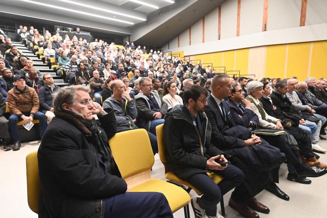 (FILES) Mayor of Orleans Serge Grouard (L) attends an information meeting with workers from the Brandt factory about professional retraining options, in Saint-Jean-de-la-Ruelle, central France, on December 15, 2025. Businessman Stephan Français, head of Thomson Computing, presented a plan on December 24, 2025 in Orléans, during a press conference, to take over the Orléans site of the home appliance group Brandt, which is in liquidation, planning to hire 150 employees, compared with 350 today, at this former flagship of French industry, in order to continue part of the home-appliance production and add the manufacture of electronic products.. (Photo by JEAN-FRANCOIS MONIER / AFP)