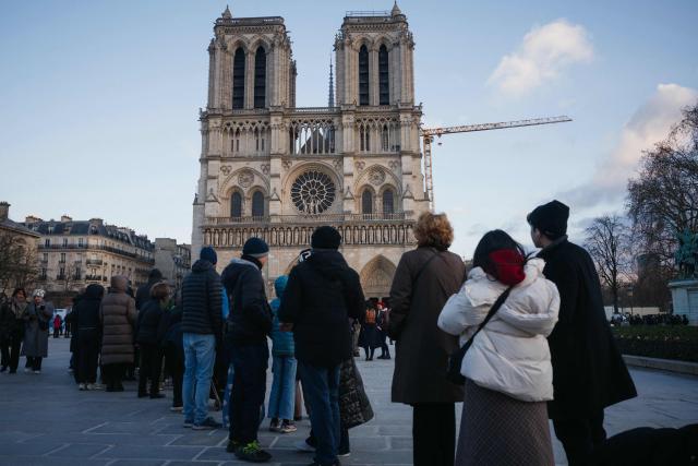 Visitors queue to enter the Notre Dame Cathedral in central Paris on Christmas eve, December 24, 2025. (Photo by Dimitar DILKOFF / AFP)