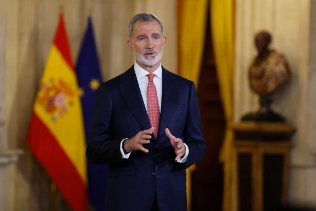 Spain's King Felipe VI delivers his traditional Christmas Eve speech  at the Royal Palace in Madrid and publicly broadcasted on December 24, 2025. King Felipe VI urged Spaniards to protect "democratic coexistence" against the perils of political polarisation, warning in a Christmas message broadcast today that "tension" was causing popular disaffection. (Photo by Andres BALLESTEROS / POOL / AFP)