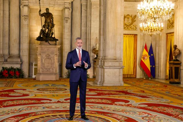 Spain's King Felipe VI delivers his traditional Christmas Eve speech  at the Royal Palace in Madrid and publicly broadcasted on December 24, 2025. King Felipe VI urged Spaniards to protect "democratic coexistence" against the perils of political polarisation, warning in a Christmas message broadcast today that "tension" was causing popular disaffection. (Photo by Andres BALLESTEROS / POOL / AFP)