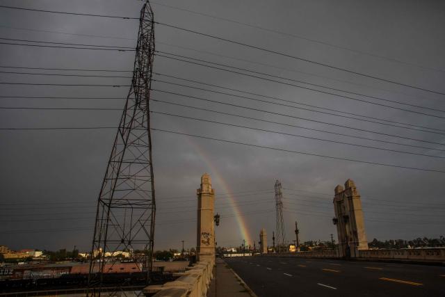A rainbow is seen over the 4th Street Bridge after heavy rains in downtown Los Angeles on December 24, 2025. A major winter storm rolled into California on December 23, forcing hundreds of evacuations in burn areas while threatening flooding and travel delays through Christmas for much of the state, officials said.
A "strong atmospheric river brings heavy rain, snow, and wind to California through Friday," the National Weather Service said in a statement on December 23, warning anyone in northern, central and southern parts of the state to "exercise extreme caution." (Photo by Apu GOMES / AFP)
