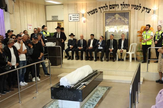 Relatives and friends of Dan Elkayam, 27, a French Jewish engineer from Le Bourget, who was killed in the terrorist attack that struck Bondi Beach in Australia on December 14, during the Jewish holiday of Hanukkah, mourn his coffin during his funeral at the Ashdod cemetery in southern Israel on December 25, 2025. Fresh details about the run-up to the Bondi killings have emerged in recent days. Police documents released December 22, said the two alleged gunmen had carried out "firearms training" in what was believed to be the New South Wales countryside. Authorities alleged the pair "meticulously planned" the attack "for many months". (Photo by Jack GUEZ / AFP)