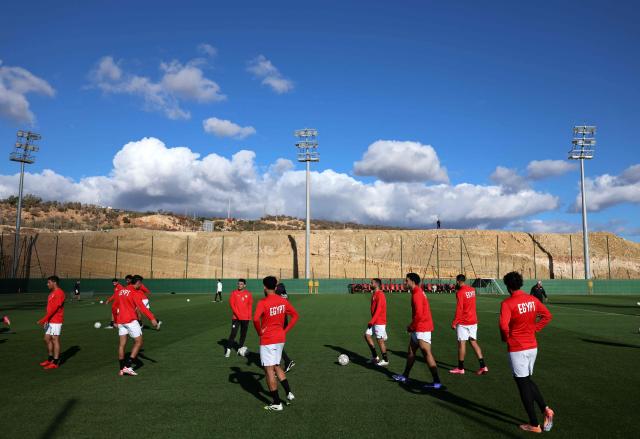 Egypt's players attends a training session at the Stadium in Taghzout, Morocco, on December 25, 2025, on the eve of the 2025 Africa Cup of Nations (CAN) football match between Egypt and South Africa. (Photo by FRANCK FIFE / AFP)
