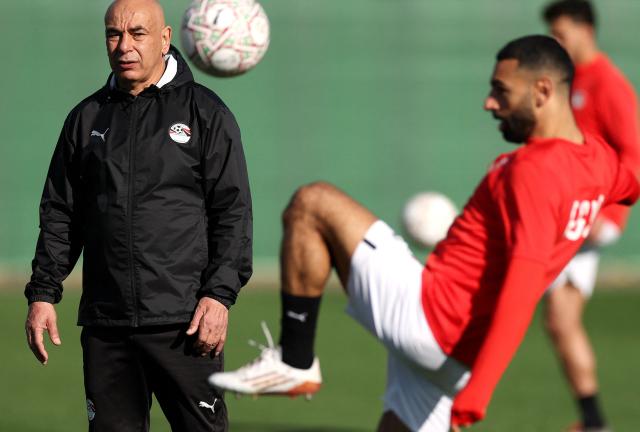 Egypt's head coach Hossam Hassan (L) and Egypt's forward #10 Mohamed Salah attend a training session at the Stadium in Taghzout, Morocco, on December 25, 2025, on the eve of the 2025 Africa Cup of Nations (CAN) football match between Egypt and South Africa. (Photo by FRANCK FIFE / AFP)