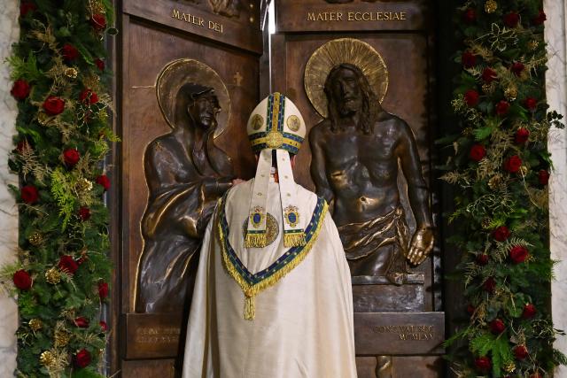 Lithuanian Cardinal Rolandas Makrickas, Archpriest of the Papal Basilica of Santa Maria Maggiore in Rome, celebrates the closing a Holy Door on December 25, 2025, as part of the end of the Catholic Jubilee Year.  (Photo by Andreas SOLARO / POOL / AFP)
