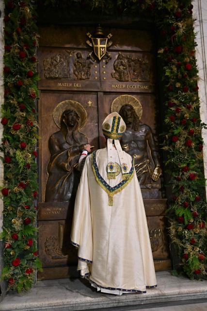 Lithuanian Cardinal Rolandas Makrickas, Archpriest of the Papal Basilica of Santa Maria Maggiore in Rome, celebrates the closing a Holy Door on December 25, 2025, as part of the end of the Catholic Jubilee Year.  (Photo by Andreas SOLARO / POOL / AFP)