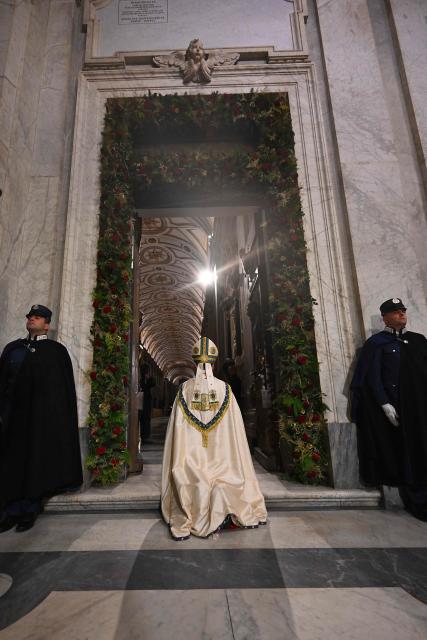 Lithuanian Cardinal Rolandas Makrickas, Archpriest of the Papal Basilica of Santa Maria Maggiore in Rome, celebrates the closing a Holy Door on December 25, 2025, as part of the end of the Catholic Jubilee Year.  (Photo by Andreas SOLARO / POOL / AFP)