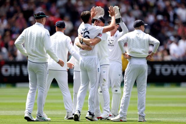England players celebrate after Josh Tongue dismisses Australia's Marnus Labuschagne during the first day of the fourth Ashes cricket Test match between Australia and England at the Melbourne Cricket Ground (MCG) in Melbourne on December 26, 2025. (Photo by Martin KEEP / AFP)