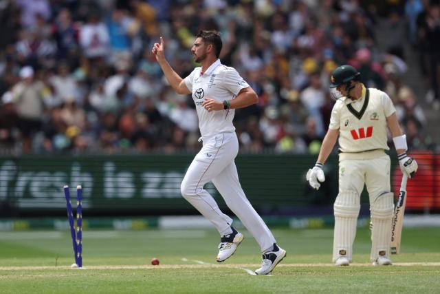England's Josh Tongue (L) celebrates the wicket of Australia's Steve Smith during the first day of the fourth Ashes cricket Test match between Australia and England at the Melbourne Cricket Ground (MCG) in Melbourne on December 26, 2025. (Photo by Martin KEEP / AFP)