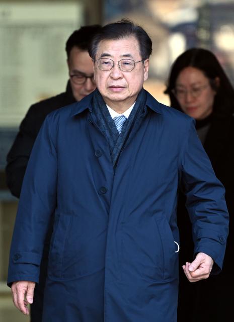 Suh Hoon, former national security chief under ex-president Moon Jae-in, leaves after a trial related to the killing of a fisheries official near the inter-Korean sea border in 2020, at the Seoul Central District Court in Seoul on December 26, 2025. A South Korean court acquitted on December 26, a former top security adviser and other senior officials over the alleged cover-up of the 2020 killing of a fisheries official by Pyongyang. (Photo by Jung Yeon-je / AFP)