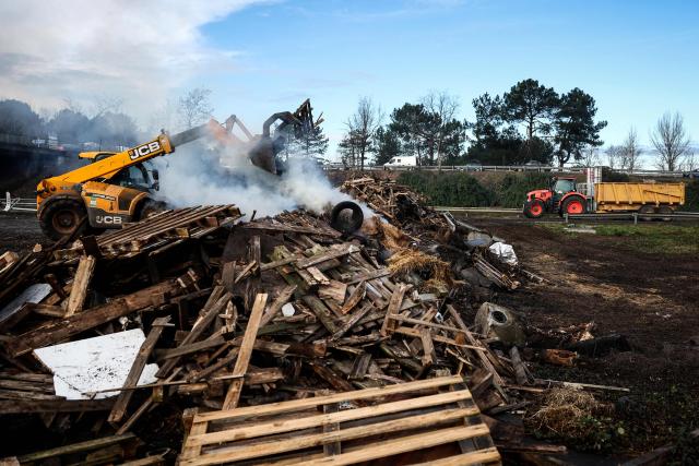 A protester drives a vehicle clearing the A63 highway in Cestas south-western France, on December 26, 2025 during a farmers demonstration to protest against the government's mandatory culling protocol for cattle herds affected by lumpy skin disease (dermatose nodulaire contagieuse).  (Photo by ROMAIN PERROCHEAU / AFP)