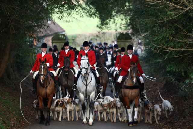 Members of the Old Surrey, Burstow and West Kent Hunt and their hounds arrive at Chiddingstone Castle for the annual Boxing Day hunt, south of London on December 26, 2025. (Photo by HENRY NICHOLLS / AFP)