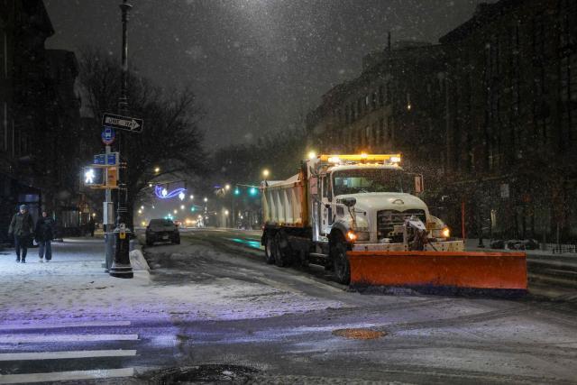 Snowplows clear snow on December 26, 2025 in New York. New York, the US largest city, was bracing for up to 10 inches (25 centimeters) of snow overnight, the most in four years. (Photo by ANGELA WEISS / AFP)