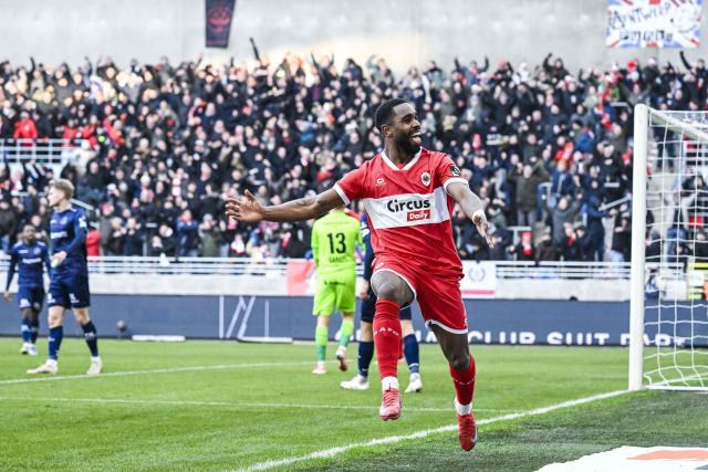 Antwerp's Dutch forward #07 Gyrano Kerk celebrates after scoring a goal during the Belgian Pro League football match between Royal Antwerp FC and SV Zulte Waregem at the Bosuil Stadium in Antwerp on December 27, 2025. (Photo by Tom Goyvaerts / BELGA / AFP) / Belgium OUT