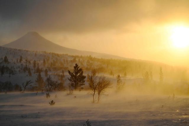 Strong winds blow at Idre mountains as storm Johannes moves in over northern Sweden causing disruptions on December 27, 2025. (Photo by Nisse SCHMIDT / various sources / AFP) / Sweden OUT