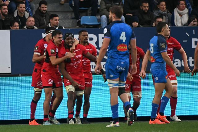 Lyon's French flanker Marvin Okuya (3rd L) celebrate with teammates after his team score a try during the French Top 14 rugby union match between Castres Olympique and Lyon Olympique Universitaire Rugby (LOU) at Stade Pierre Fabre in Castres, southern France, on December 27, 2025. (Photo by Matthieu RONDEL / AFP)