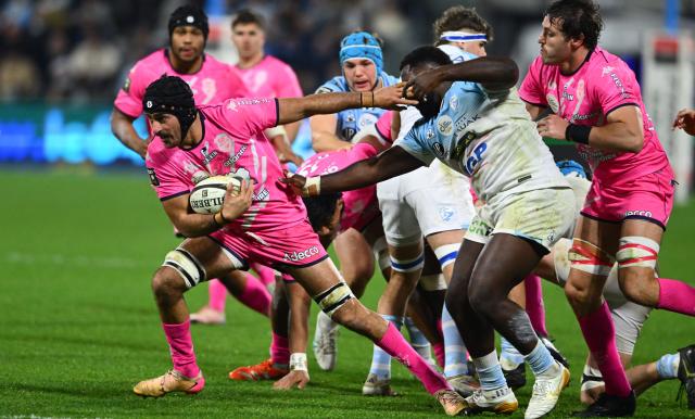 Stade Francais's French flanker Mathieu Hirigoyen (L) is tackled during the French Top14 rugby union match between Aviron Bayonnais (Bayonne) and Stade Francais at Stade Jean Dauger in Bayonne, south-western France, on December 27, 2025. (Photo by Gaizka IROZ / AFP)