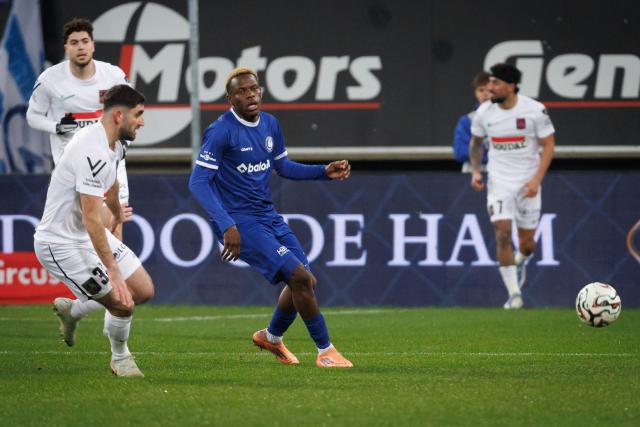 KAA Gent's Ivorian forward #45 Hyllarion Goore (C) passes the ball during the Belgian "Pro League" First Division football match between KAA Gent and KVC Westerlo at the Ghelamco Arena in Ghent on December 27, 2025. (Photo by KURT DESPLENTER / Belga / AFP) / Belgium OUT