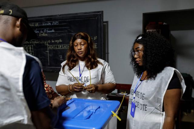 Officials of the General Directorate of Elections (DGE) set up a ballot box at a polling station in Conakry on December 28, 2025 before polls open during Guinea's presidential election. (Photo by Patrick MEINHARDT / AFP)