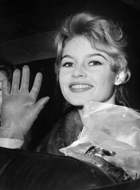 (FILES) French actress Brigitte Bardot waves in Brussels on November 30, 1956. French actress Brigitte Bardot died at 91 AFP learned from Bardot foundation on December 28, 2025. (Photo by BELGA / AFP) / Belgium OUT