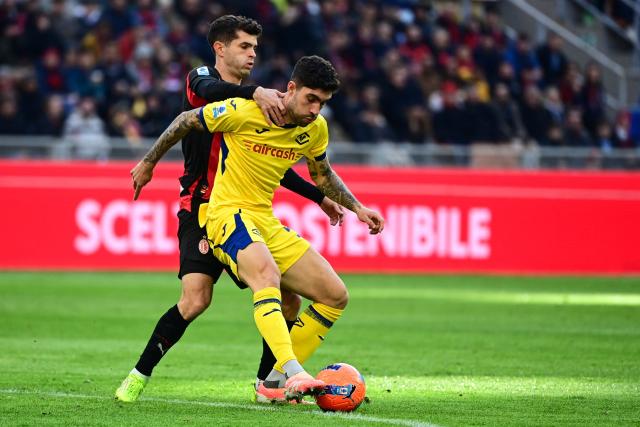AC Milan's US forward #11 Christian Pulisic (L) and Hellas Verona's Spanish defender #05 Unai Nunez fight for the ball during the Italian Serie A football match between AC Milan and Hellas Verona at the San Siro stadium in Milan, northern Italy, on December 28, 2025. (Photo by Piero CRUCIATTI / AFP)