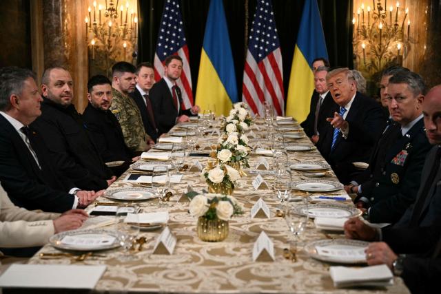 TOPSHOT - US President Donald Trump meets with Ukranian President Volodymyr Zelensky at his Mar-a-Lago residence in Palm Beach, Florida, on December 28, 2025. (Photo by Jim WATSON / AFP)