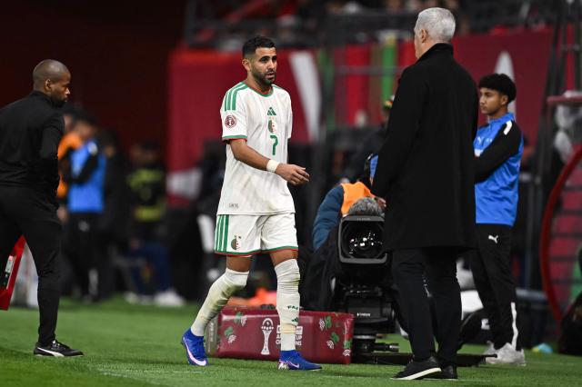 Algeria's forward #7 Riyad Mahrez (L) looks at Algeria's head coach Vladimir Petkovic (R) as he leaves the pitch during the Africa Cup of Nations (CAN) Group E football match between Algeria and Burkino Faso at Moulay Hassan Stadium in Rabat on December 28, 2025. (Photo by Paul ELLIS / AFP)