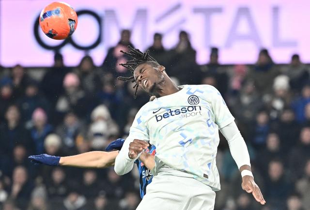 Inter Milan's German defender #31 Yann Bisseck head the ball during the Italian Serie A football match between Atalanta and Inter Milan at Bergamo stadium in Bergamo on December 28, 2025. (Photo by Isabella BONOTTO / AFP)
