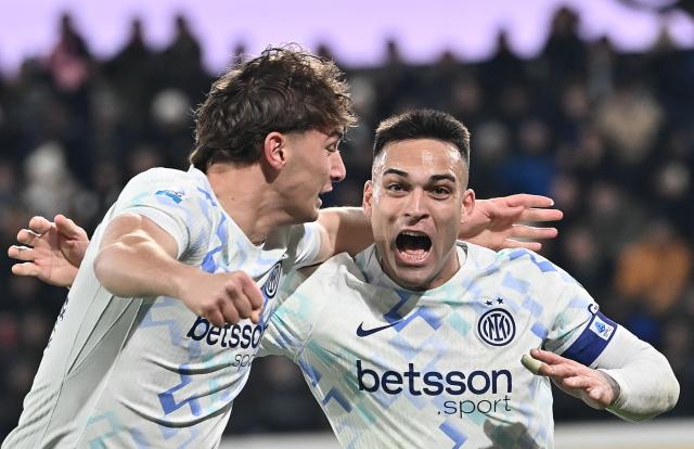 Inter Milan's Argentine forward #10 Lautaro Martinez (R) celebrates with Inter Milan's Italian forward #94 Francesco Esposito (L) after scoring a goal during the Italian Serie A football match between Atalanta and Inter Milan at the Bergamo stadium in Bergamo on December 28, 2025. (Photo by Isabella BONOTTO / AFP)