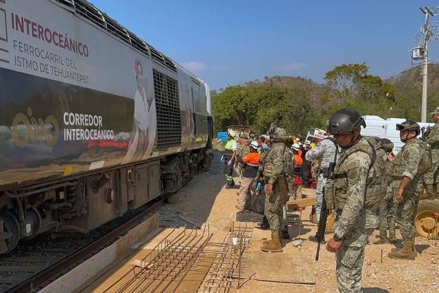 Mexican Army soldiers and Civil Protection members rescue passengers from the Interoceanic train that derailed in the Asunciуn Ixtaltepec area on the route to Oaxaca, Mexico, on December 28, 2025. A train carrying 241 passengers and nine crew members crashed this Sunday in the southern Mexican state of Oaxaca, the Mexican Navy —which operates that railway line— reported, without yet confirming whether there are any deaths or injuries. (Photo by Rusvel RASGADO / AFP)