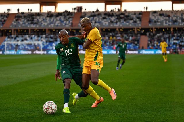South Africa's defender #20 Khuliso Mudau and Zimbabwe's forward #14 Daniel Msendami compete for the ball during the Africa Cup of Nations (CAN) Group B football match between Zimbabwe and South Africa at Marrakesh Stadium in Marrakesh on December 29, 2025. (Photo by Khaled DESOUKI / AFP)