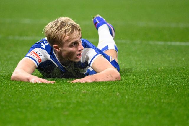 FC Porto's Danish midfielder #08 Victor Froholdt lies on the pitch during the Portuguese League football match between FC Porto and AVS at Dragao stadium in Porto on December 29, 2025. (Photo by Miguel RIOPA / AFP)