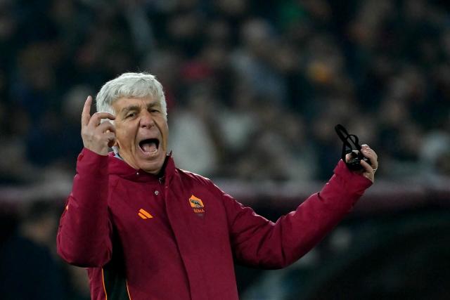 Roma's head coach Gian Piero Gasperini gestures during the Italian Serie A football match between AS Roma and Genoa at the Olympic Stadium in Rome on December 29, 2025. (Photo by Filippo MONTEFORTE / AFP)