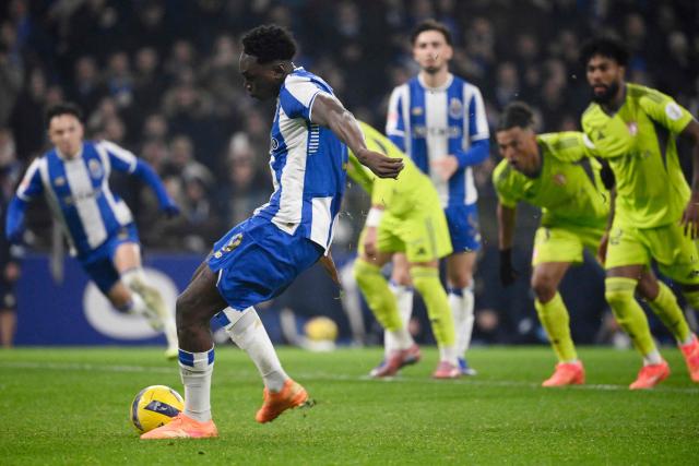 FC Porto's Spanish forward #09 Samuel Omorodion scores his team's second goal from the penalty spot during the Portuguese League football match between FC Porto and AVS at Dragao stadium in Porto on December 29, 2025. (Photo by Miguel RIOPA / AFP)
