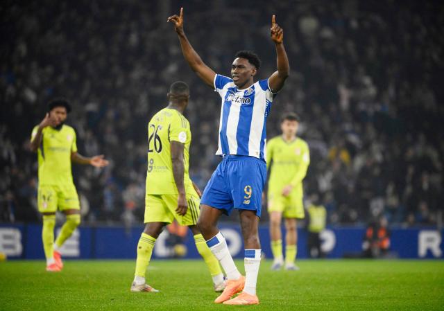 FC Porto's Spanish forward #09 Samuel Omorodion celebrates scoring his team's second goal from the penalty spot during the Portuguese League football match between FC Porto and AVS at Dragao stadium in Porto on December 29, 2025. (Photo by Miguel RIOPA / AFP)