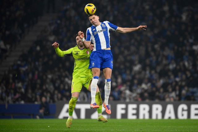 AVS' Portuguese forward #07 Tomane (L) and FC Porto's Polish defender #05 Jan Bednarek vie for a header during the Portuguese League football match between FC Porto and AVS at Dragao stadium in Porto on December 29, 2025. (Photo by Miguel RIOPA / AFP)