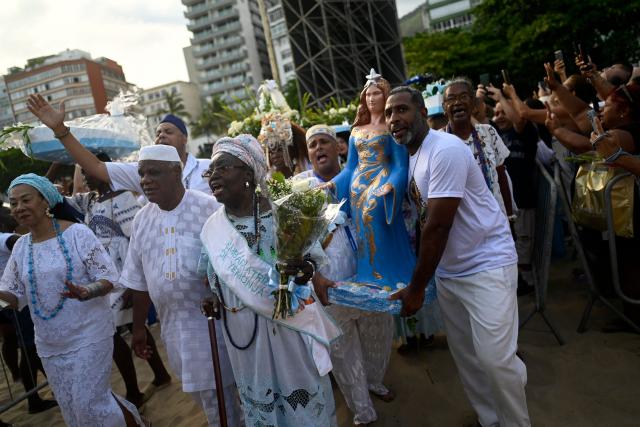 Worshippers pay tribute to Iemanja, the sea goddess of the Afro-Brazilian Umbanda religion, at Copacabana Beach in Rio de Janeiro, Brazil, on December 29, 2025. (Photo by MAURO PIMENTEL / AFP)