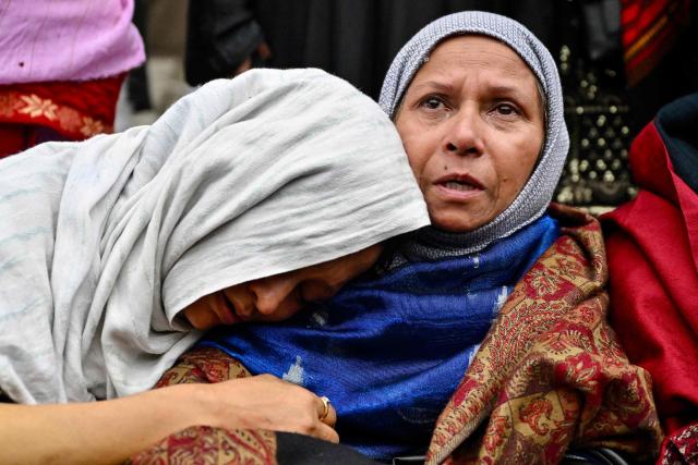 Supporters of Bangladesh's late former prime minister Khaleda Zia mourn her death outside the Evercare hospital in Dhaka on December 30, 2025. Zia, who many believed would sweep elections next year to lead her country once again, died on December 30 aged 80, her party said. (Photo by Munir UZ ZAMAN / AFP)