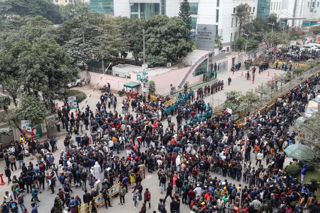 People gather outside the Evercare hospital in Dhaka on December 30, 2025, following the death of Bangladesh's late former prime minister Khaleda Zia. Zia, who many believed would sweep elections next year to lead her country once again, died on December 30 aged 80, her party said. (Photo by Joyeeta ROY / AFP)