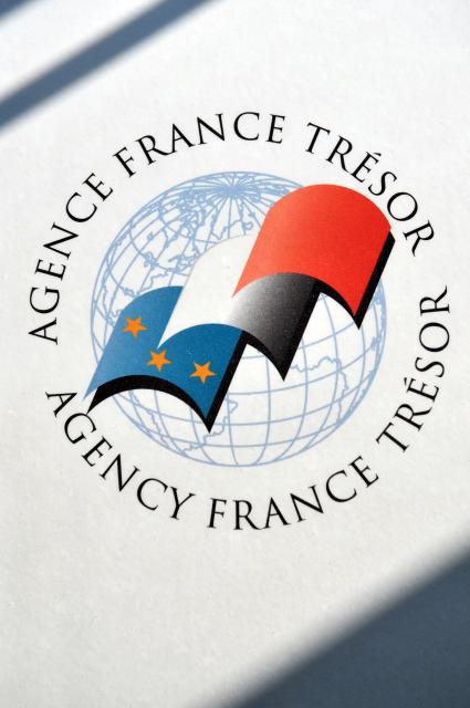 (FILES) Picture taken on December 14, 2009 at the Bercy Finance Economy ministry in Paris shows the logo of French Agence France Tresor (AFT). Created in February 2001, AFT is tasked with handling public debt and treasury management. AFP PHOTO  ERIC PIERMONT. France will borrow Ђ310 billion next year, a record amount, according to Agence France Trйsor, which manages France's public debt. (Photo by ERIC PIERMONT / AFP)