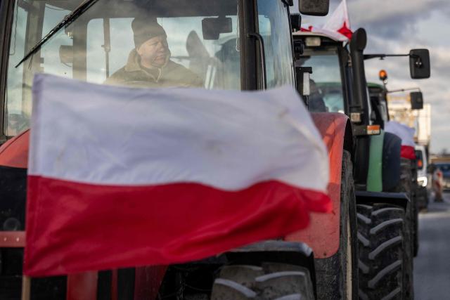 A participant sits in a tractor as Polish farmers protest against the upcoming signing of a trade agreement between the European Union (EU) and the South American bloc Mercosur along the road next to the town of Wiskitki, on December 30, 2025. The EU-Mercosur pact would create the world's biggest free-trade area and help EU members export more vehicles, machinery, wines and spirits to Latin America at a time of global trade tensions. Farmers worry the Mercosur deal will see them undercut by a flow of cheaper goods from agricultural giant Brazil and its neighbours. (Photo by Wojtek RADWANSKI / AFP)