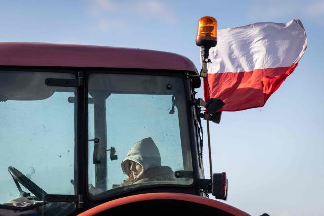 A participant sits in a tractor as Polish farmers protest against the upcoming signing of a trade agreement between the European Union (EU) and the South American bloc Mercosur along the road next to the town of Wiskitki, on December 30, 2025. The EU-Mercosur pact would create the world's biggest free-trade area and help EU members export more vehicles, machinery, wines and spirits to Latin America at a time of global trade tensions. Farmers worry the Mercosur deal will see them undercut by a flow of cheaper goods from agricultural giant Brazil and its neighbours. (Photo by Wojtek RADWANSKI / AFP)